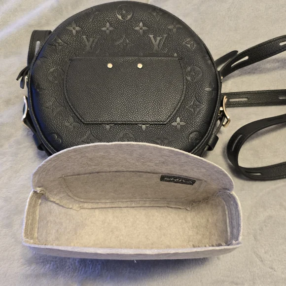 Louis Vuitton Boite Chapeau Souple MM Crossbody Bag - Picture 5 of 17